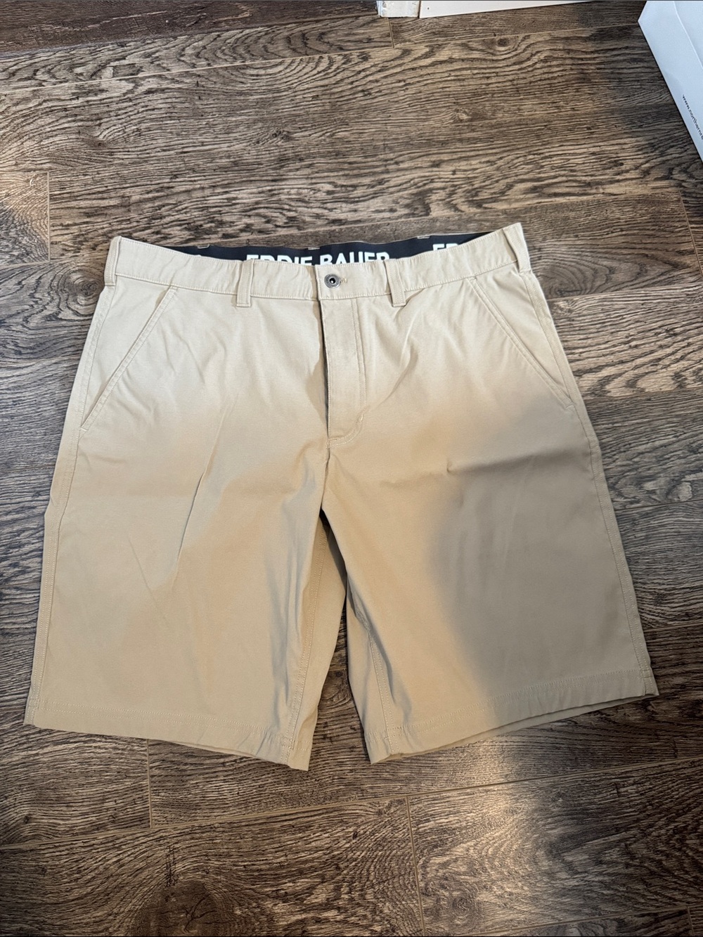 NEW Eddie Bauer Beige Flat-Front Men's Shorts